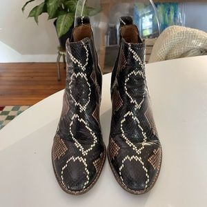 Laura Chelsea Boot Snakeskin